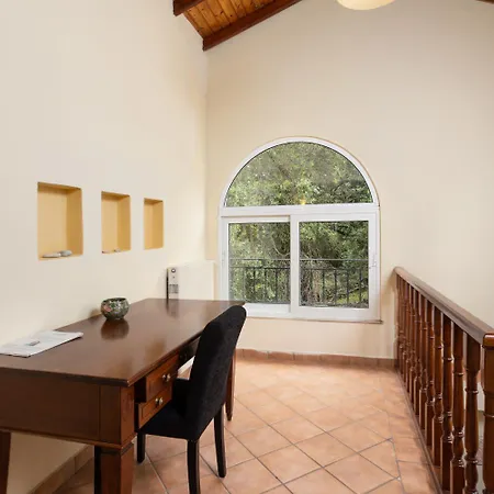 Eleni וילה Agnítsini